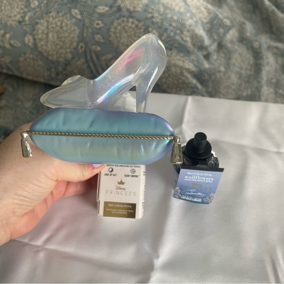 Disney Princess Cinderella Glass Slipper Wallflower Plug Bath Body Works 1 Refil - Picture 1 of 10